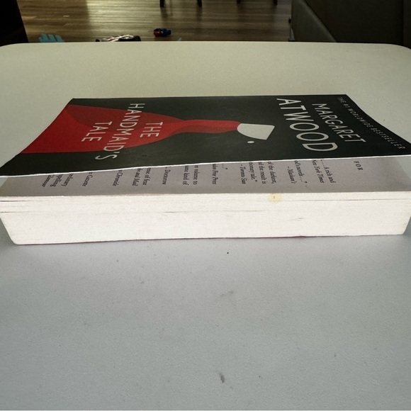 Handmaids Tale Margaret Atwood - Picture 4 of 5